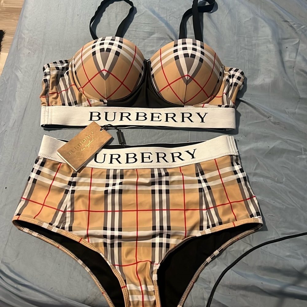 Burberry bathing suit Nicki Minaj wore and bought the same as her